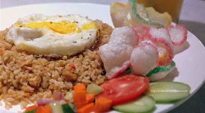 Nasi Goreng dan Mi Goreng Pak Is