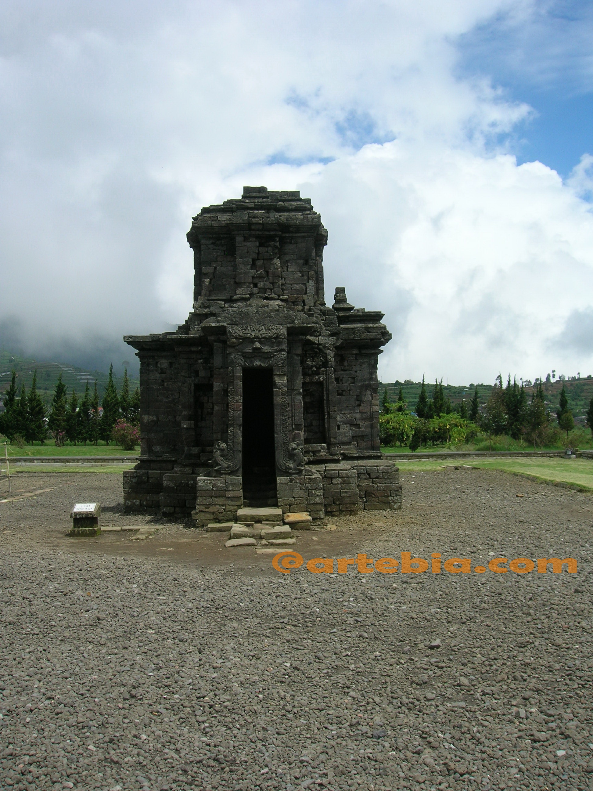 Candi Sembrada