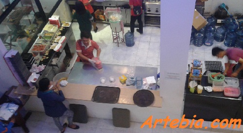 suasana dapur kober mie setan