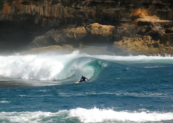 asyiknya surfing di pantai watu karung