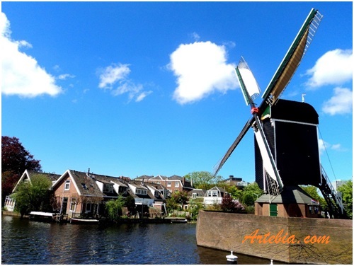 kanal-kanal di Leiden