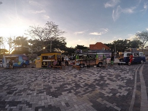 suasana di fuudtruck fiesta di graha fairground