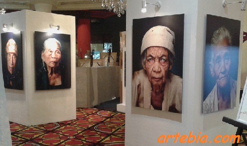 pameran foto berjudul comfort women oleh jan banning