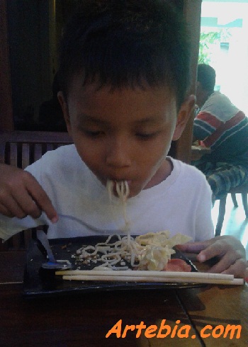 sensasi makan kober mie setan